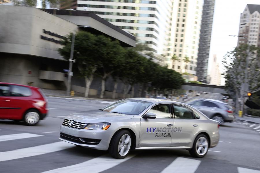  Volkswagen Passat HyMotion Concept 2014 года  (фото 12 из 13)